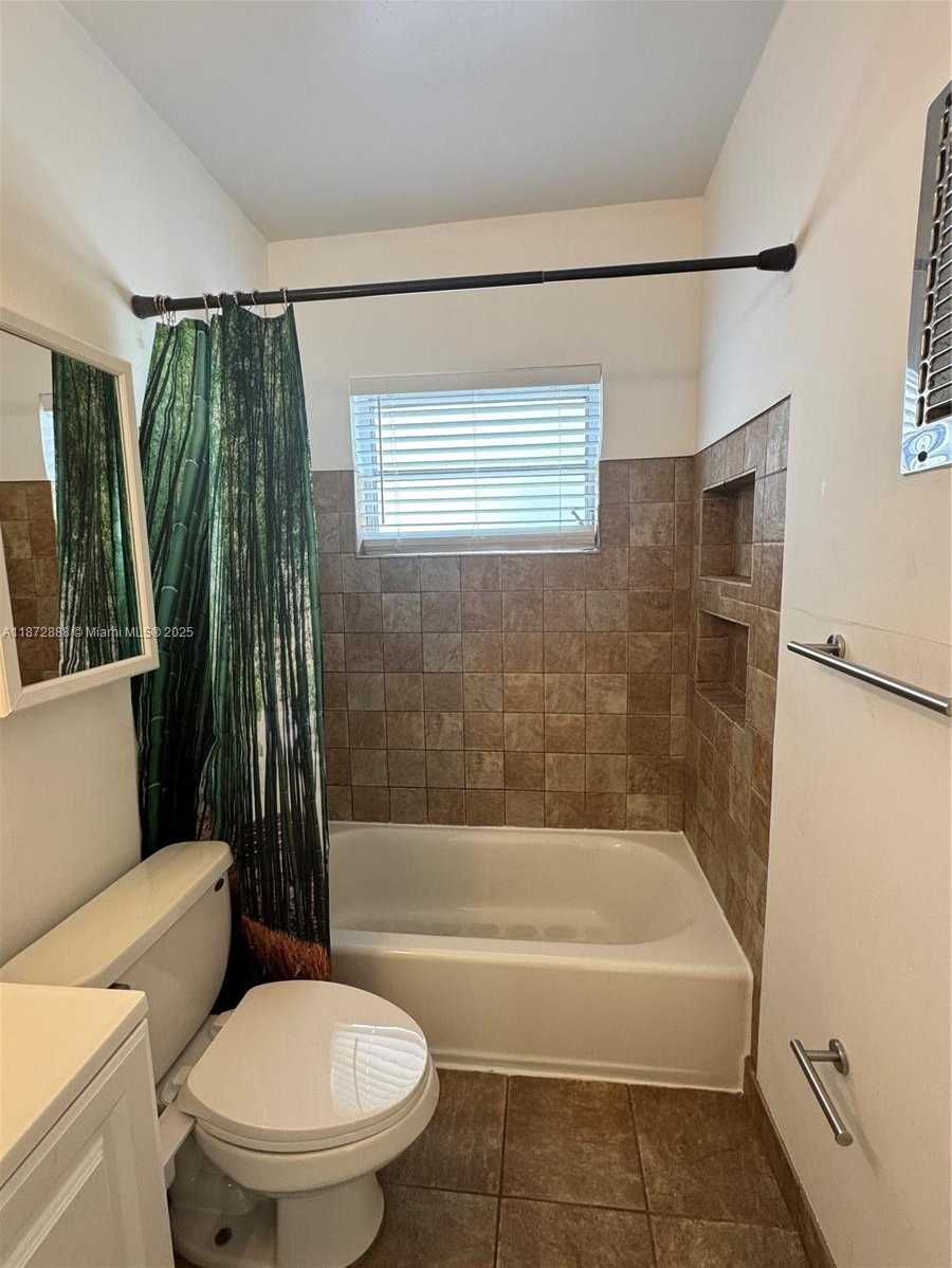 Small Image of 921 MERIDIAN AVE #7, Miami Beach Number 23