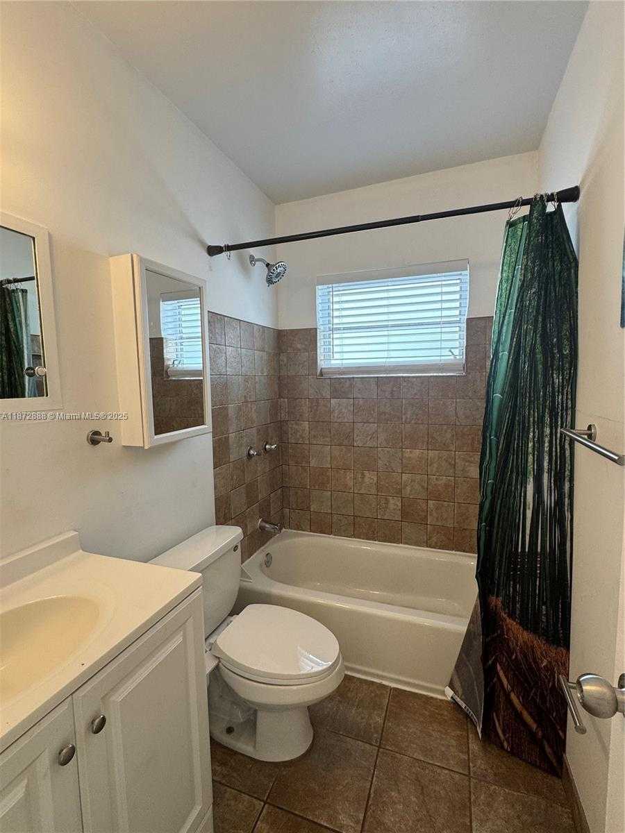 Small Image of 921 MERIDIAN AVE #7, Miami Beach Number 24