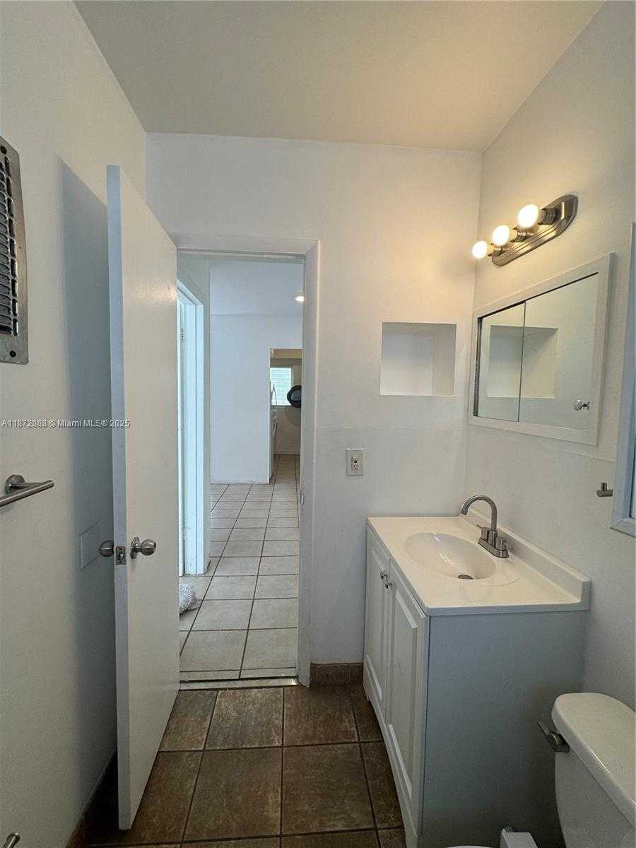 Small Image of 921 MERIDIAN AVE #7, Miami Beach Number 25