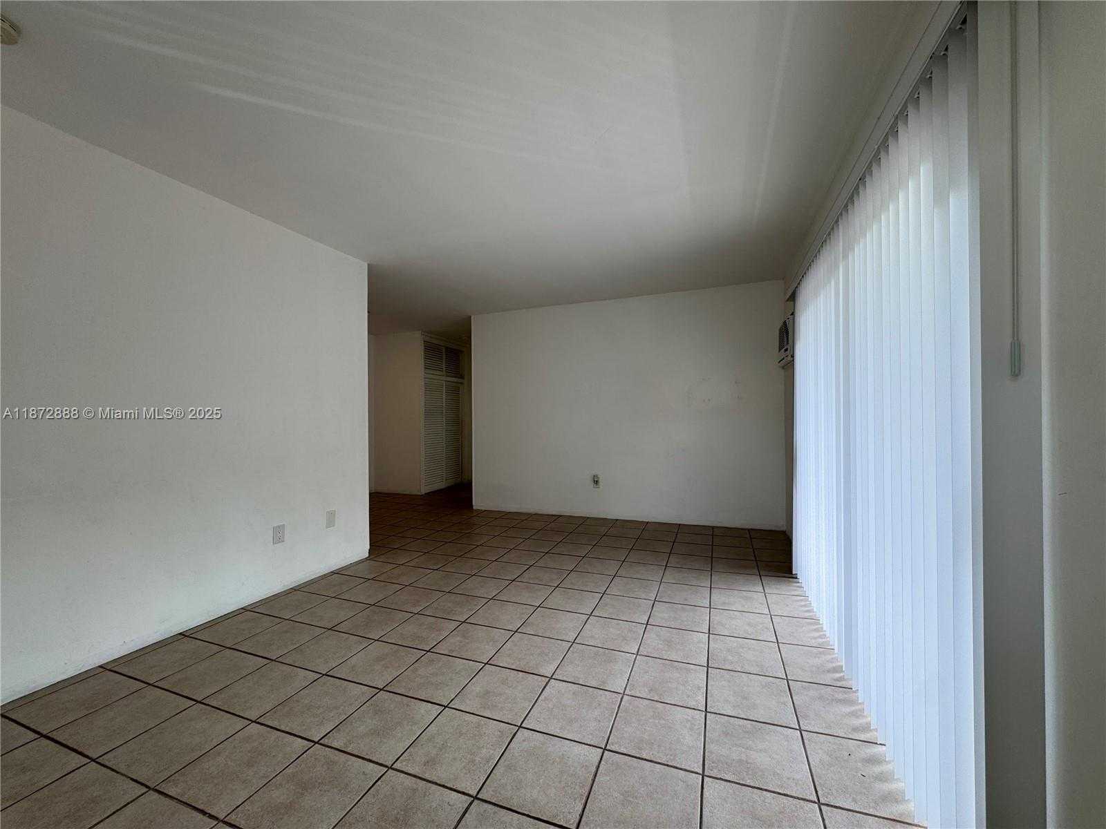 Small Image of 921 MERIDIAN AVE #7, Miami Beach Number 3