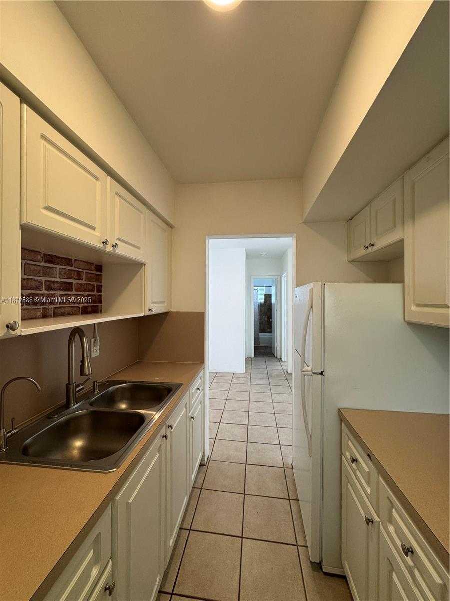 Small Image of 921 MERIDIAN AVE #7, Miami Beach Number 5