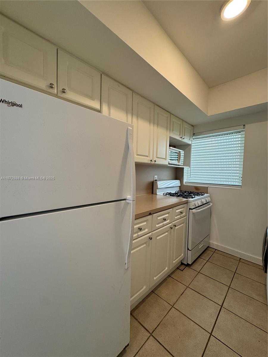Small Image of 921 MERIDIAN AVE #7, Miami Beach Number 6