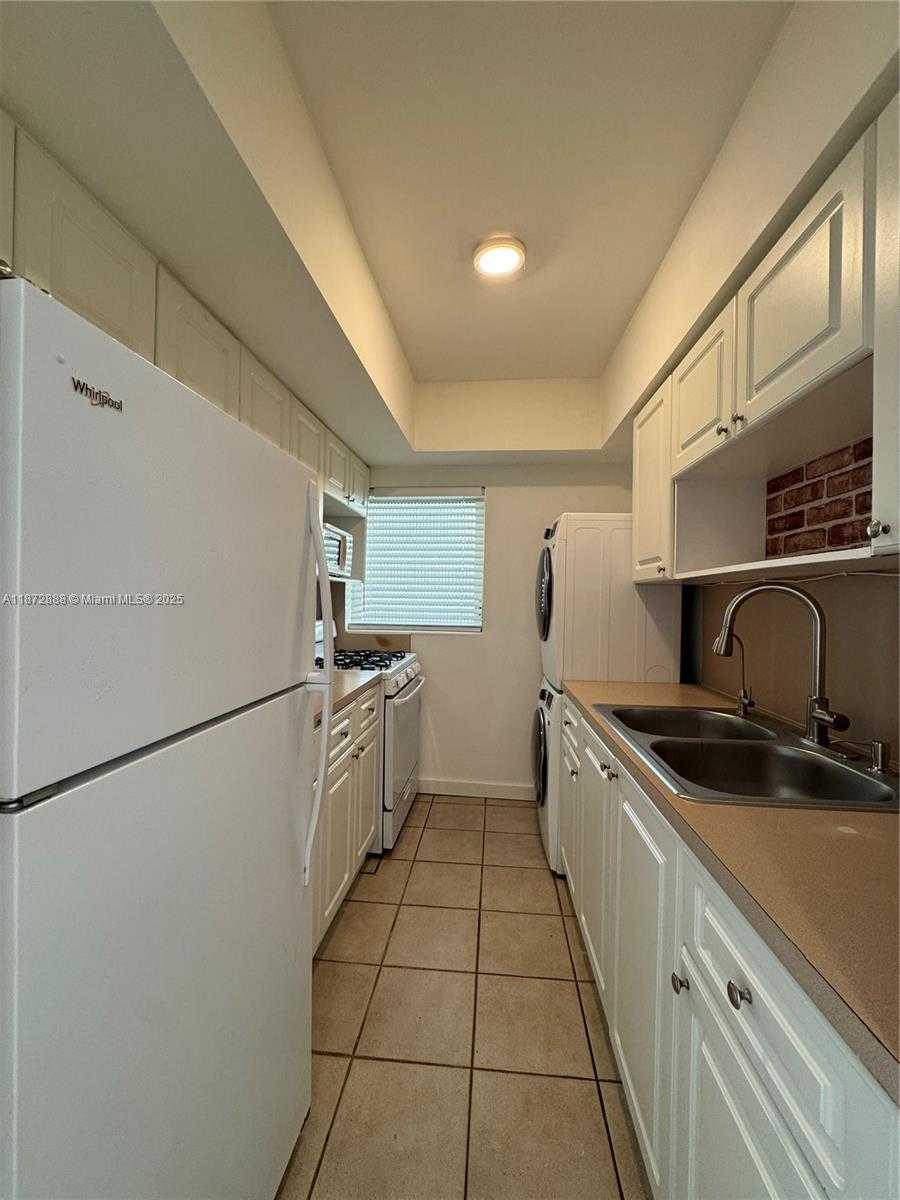Small Image of 921 MERIDIAN AVE #7, Miami Beach Number 8