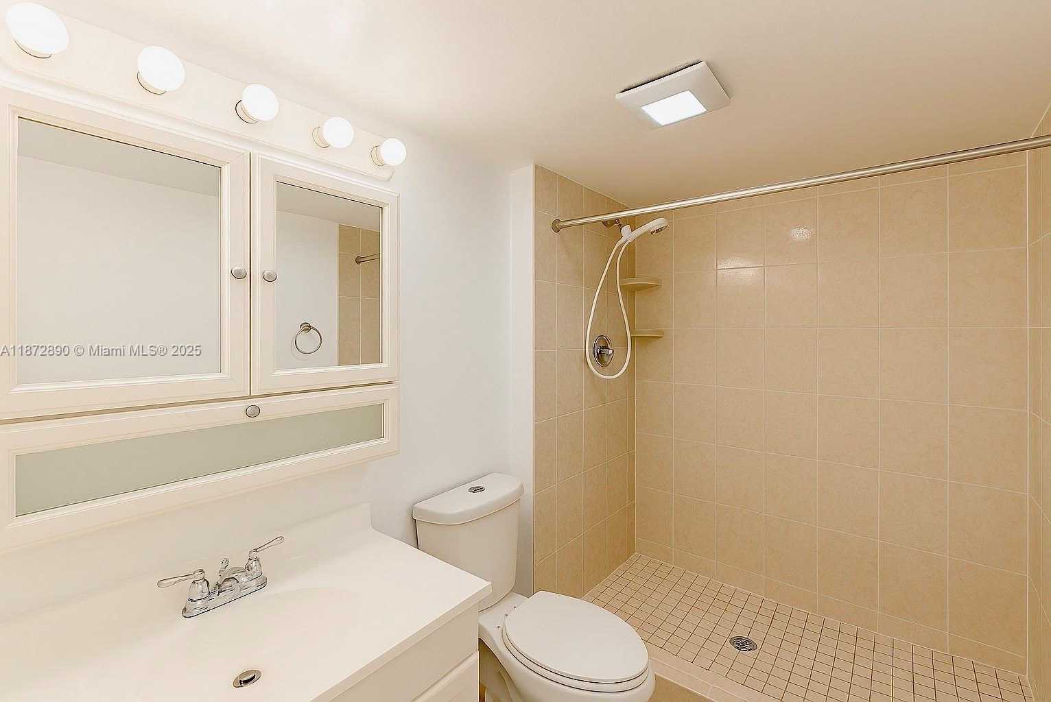 Small Image of 3301 NORTH COUNTRY CLUB DR #408, Aventura Number 12