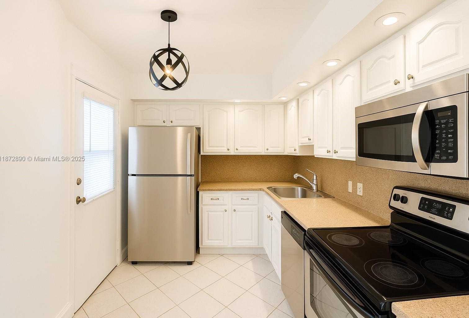 Small Image of 3301 NORTH COUNTRY CLUB DR #408, Aventura Number 4