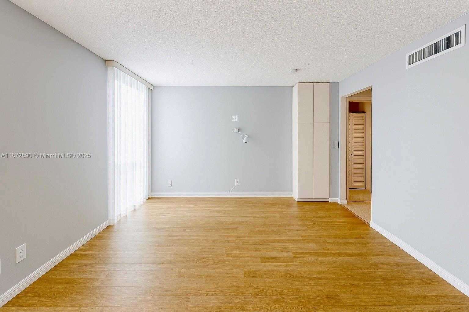 Small Image of 3301 NORTH COUNTRY CLUB DR #408, Aventura Number 5