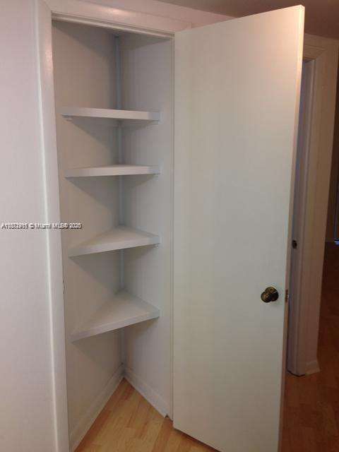 Small Image of 8290 LAKE DR #230, Doral Number 11