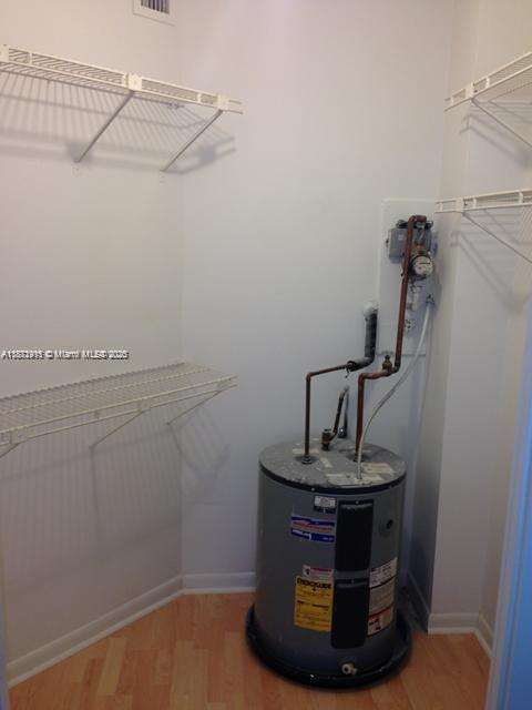 Small Image of 8290 LAKE DR #230, Doral Number 12