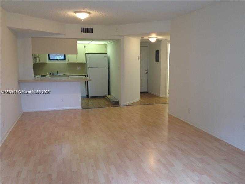 Small Image of 8290 LAKE DR #230, Doral Number 2