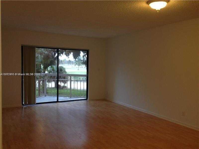 Small Image of 8290 LAKE DR #230, Doral Number 3