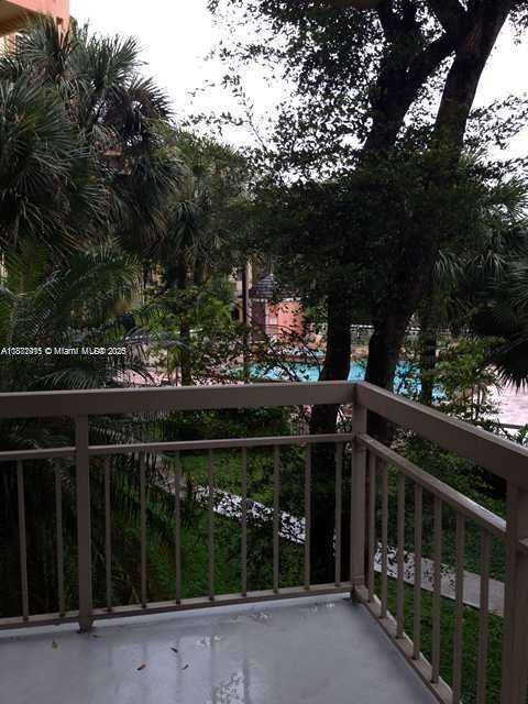 Small Image of 8290 LAKE DR #230, Doral Number 4