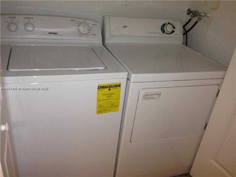 Small Image of 8290 LAKE DR #230, Doral Number 7