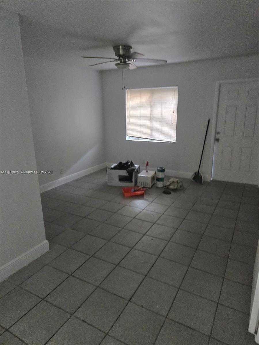 Small Image of 2450 JACKSON ST #B, Hollywood Number 3