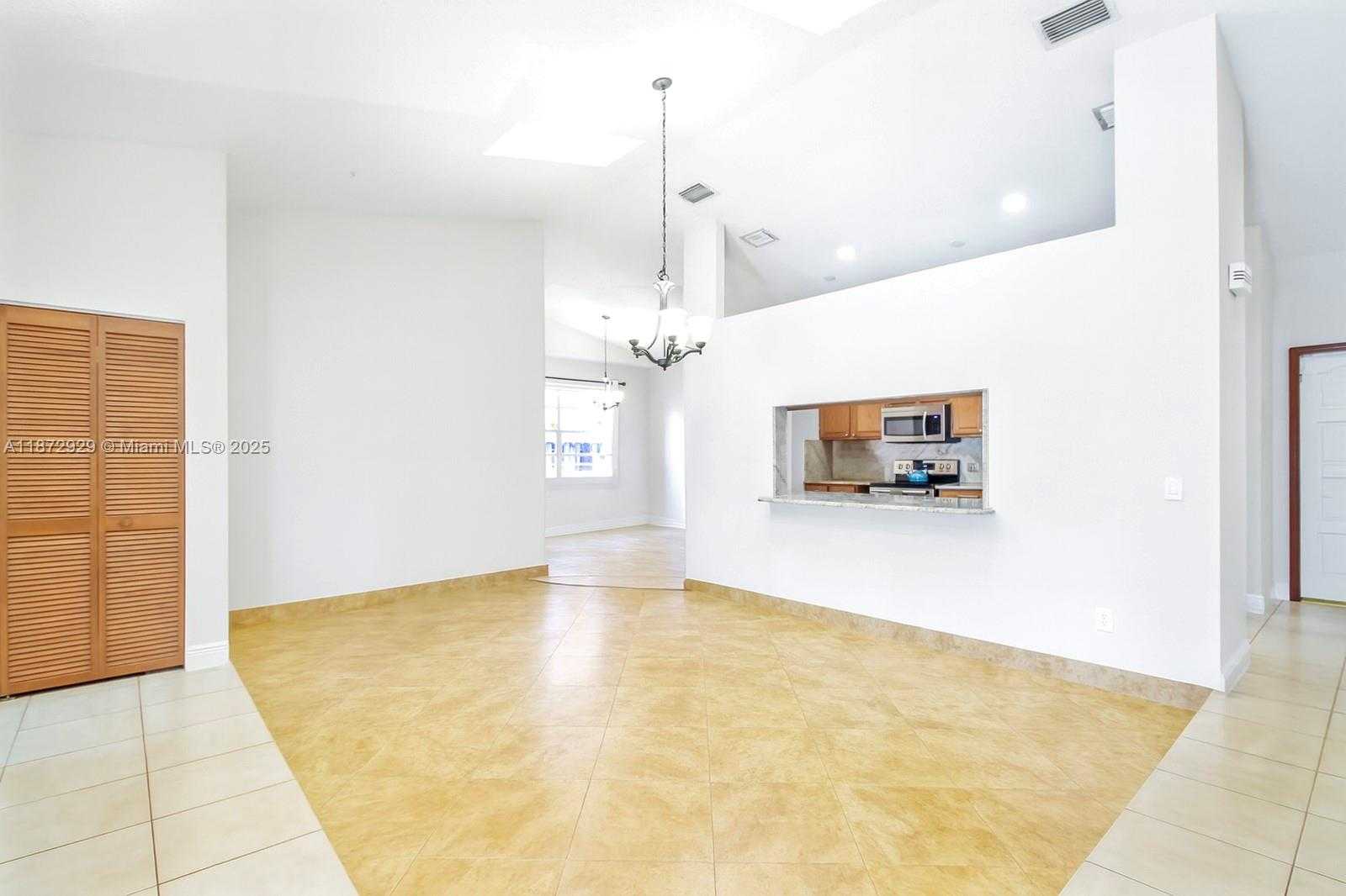 Small Image of 408 SOUTH EAST 6TH ST, Dania Beach Number 2