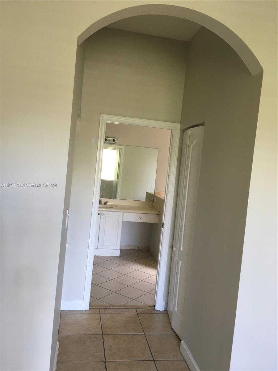 Small Image of 16637 SOUTH WEST 52ND ST, Miami Number 16