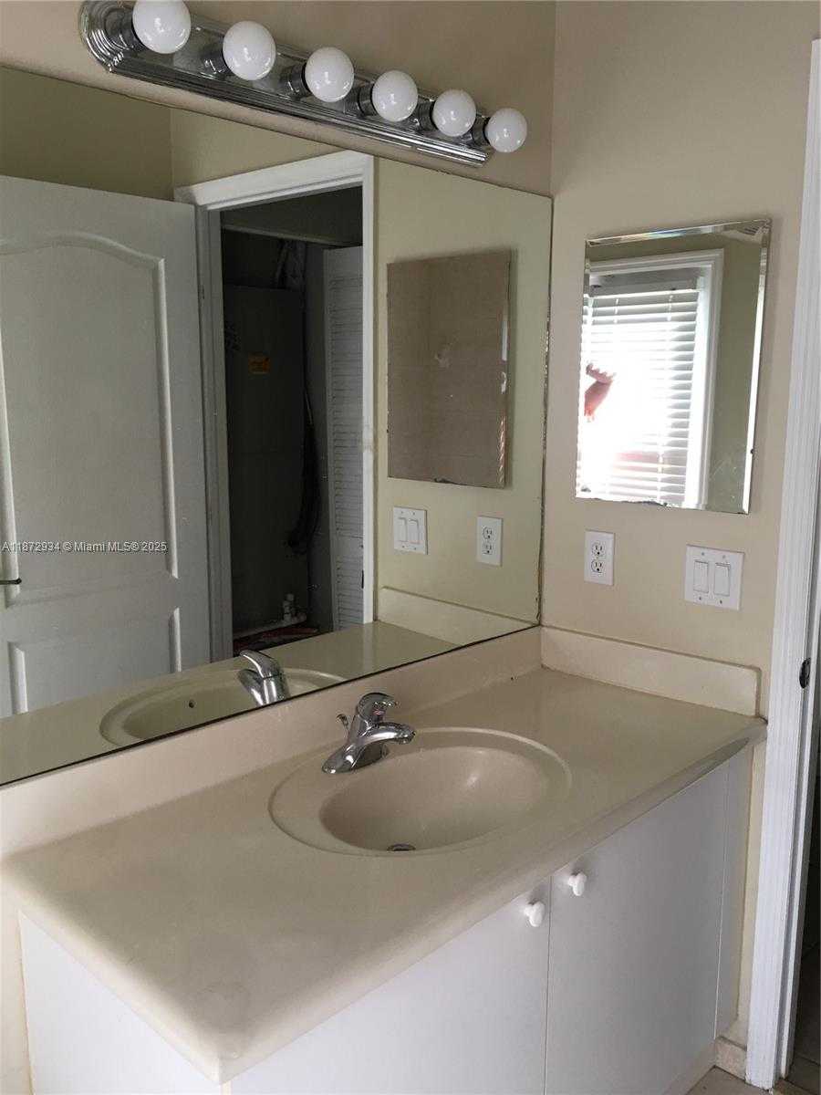 Small Image of 16637 SOUTH WEST 52ND ST, Miami Number 20