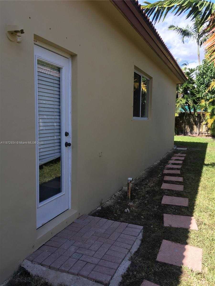 Small Image of 16637 SOUTH WEST 52ND ST, Miami Number 27