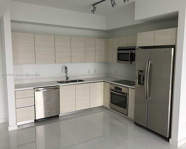 Small Image of 4250 BISCAYNE BLVD #611, Miami Number 3
