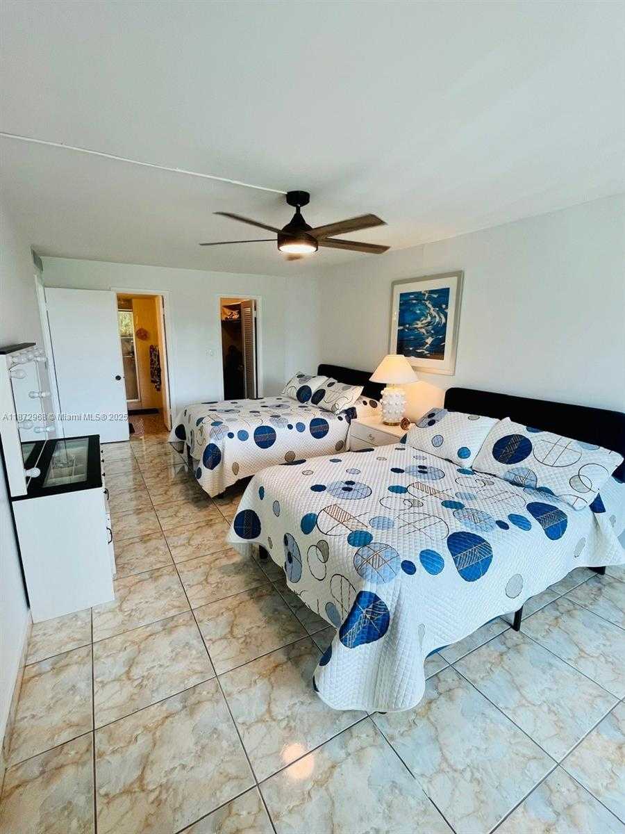 Small Image of 8233 HARDING AVE #309, Miami Beach Number 11
