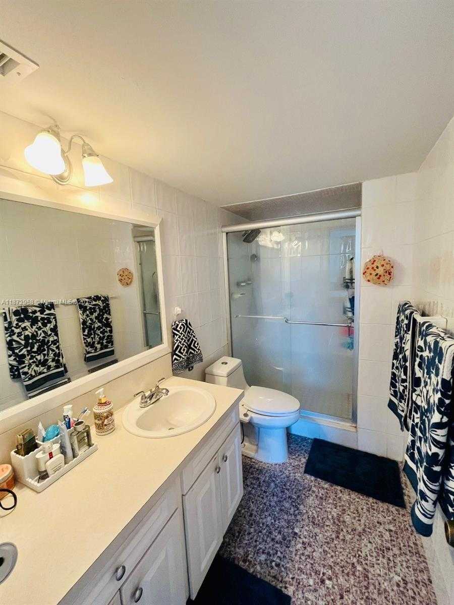Small Image of 8233 HARDING AVE #309, Miami Beach Number 13
