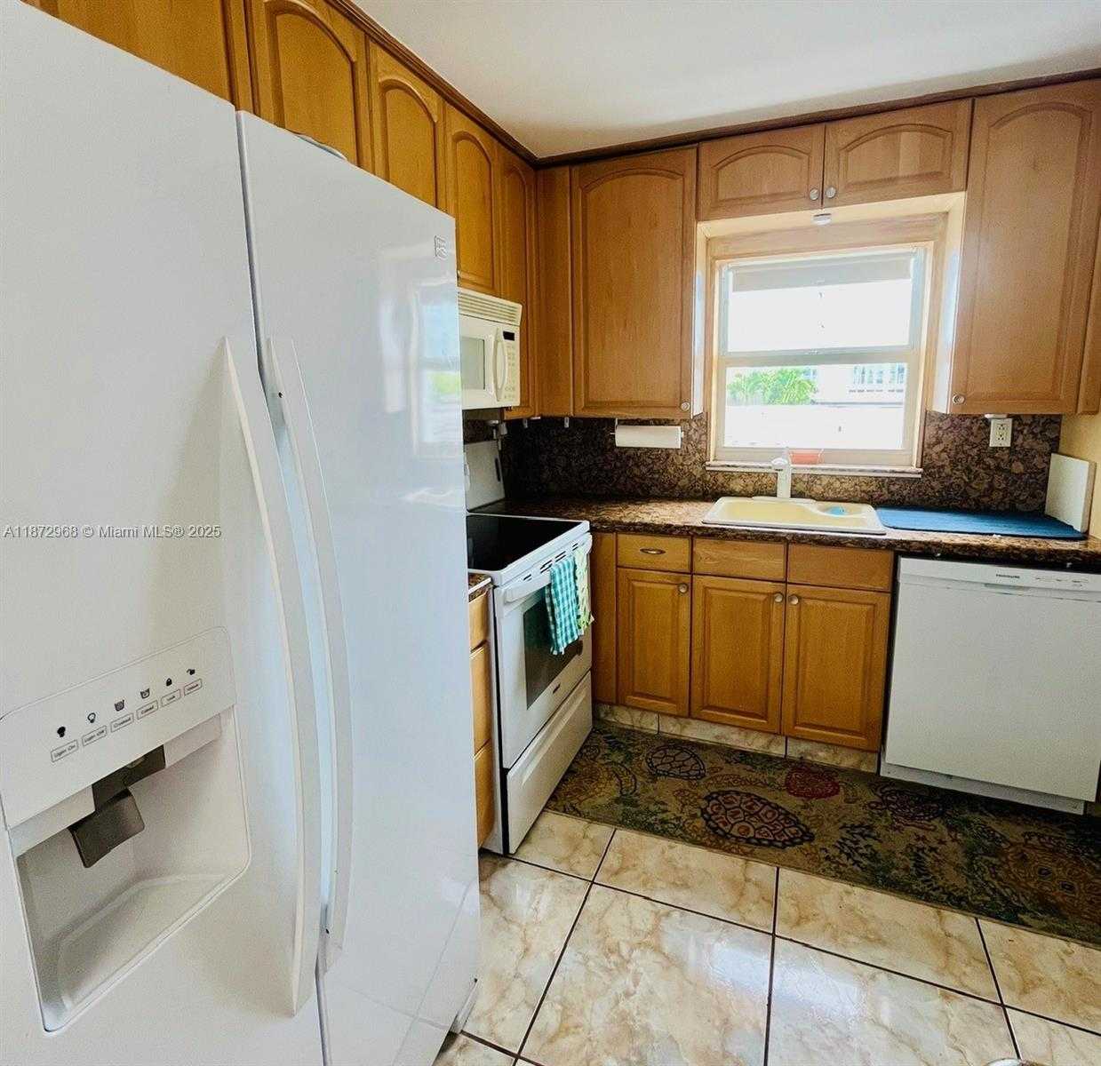 Small Image of 8233 HARDING AVE #309, Miami Beach Number 15