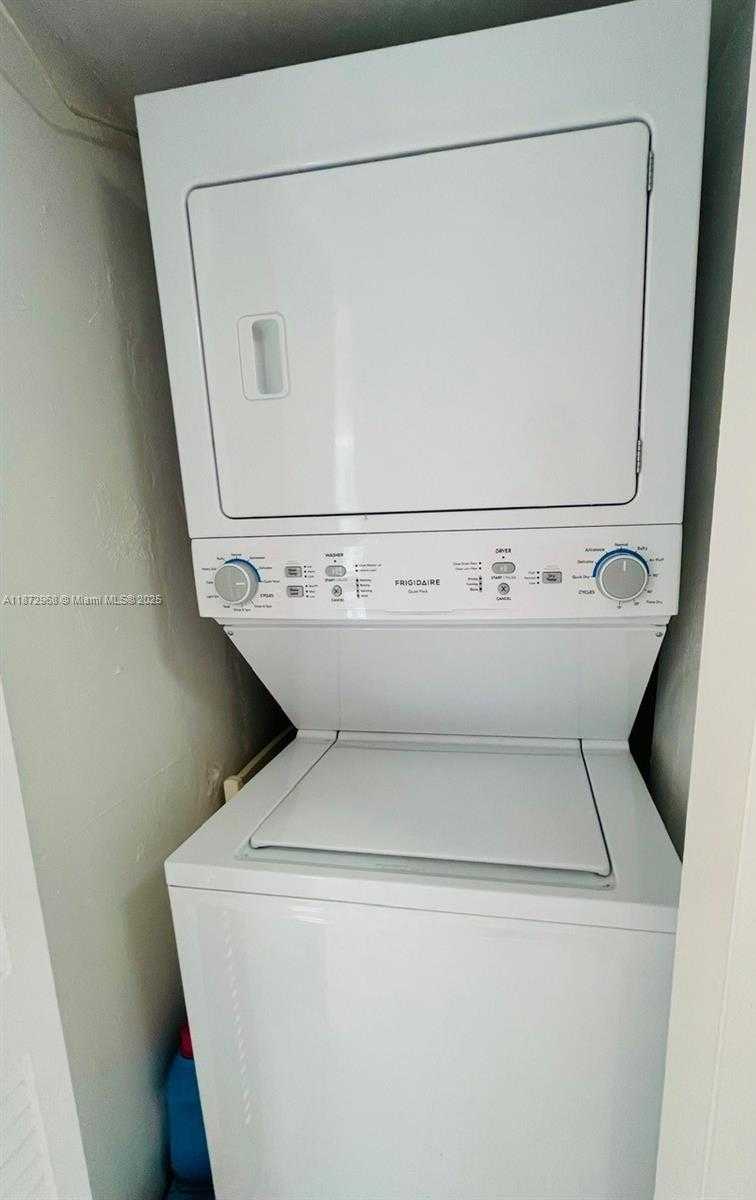 Small Image of 8233 HARDING AVE #309, Miami Beach Number 18