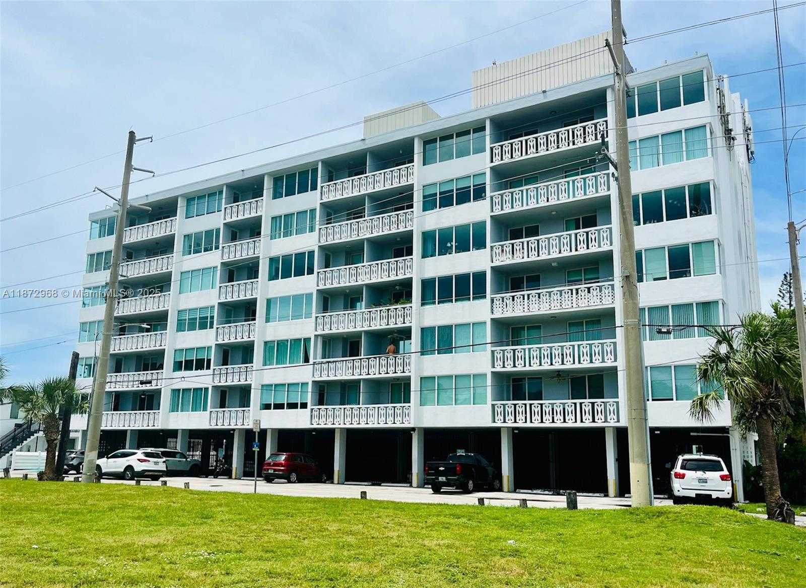 Small Image of 8233 HARDING AVE #309, Miami Beach Number 22