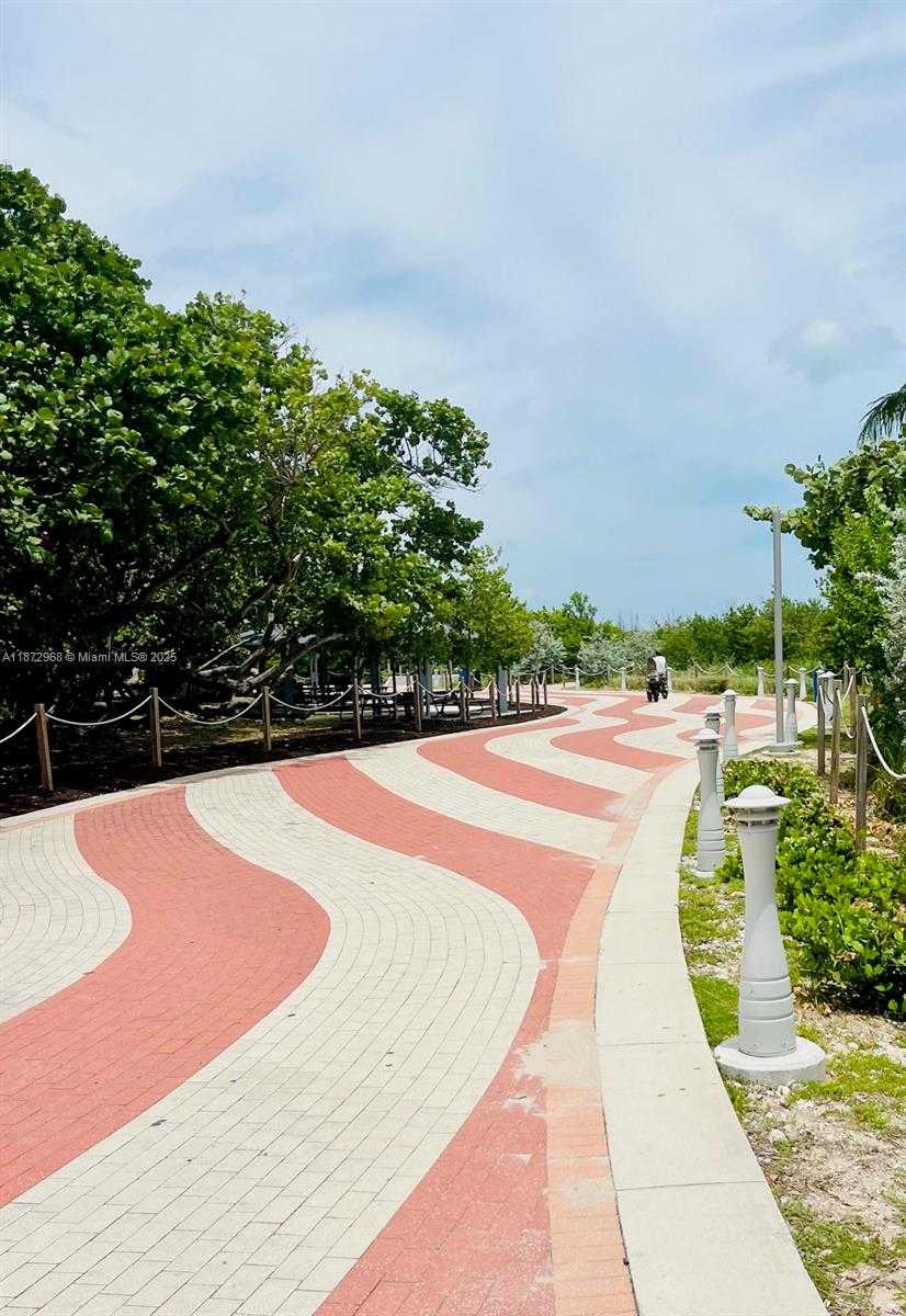 Small Image of 8233 HARDING AVE #309, Miami Beach Number 25
