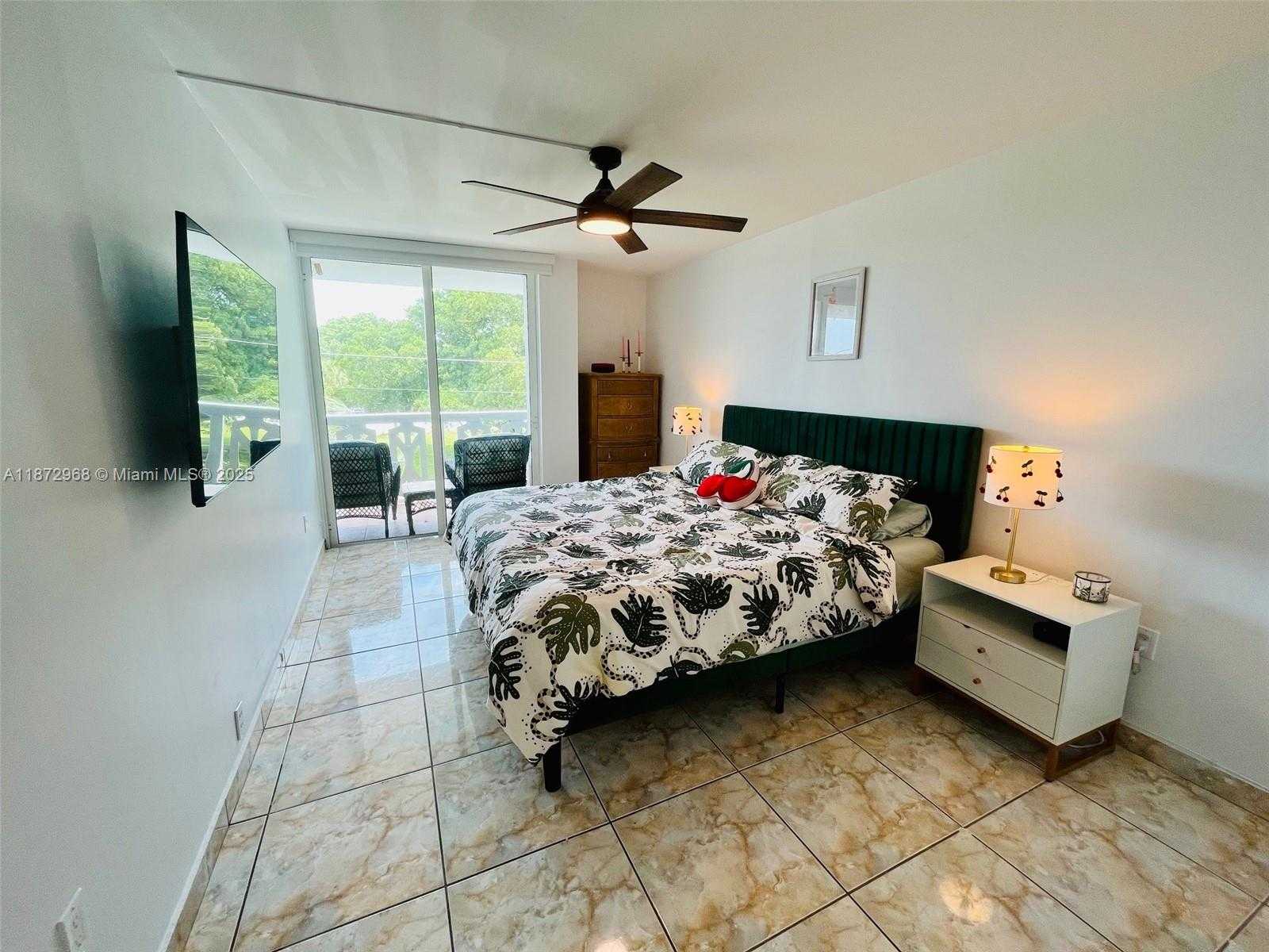 Small Image of 8233 HARDING AVE #309, Miami Beach Number 7