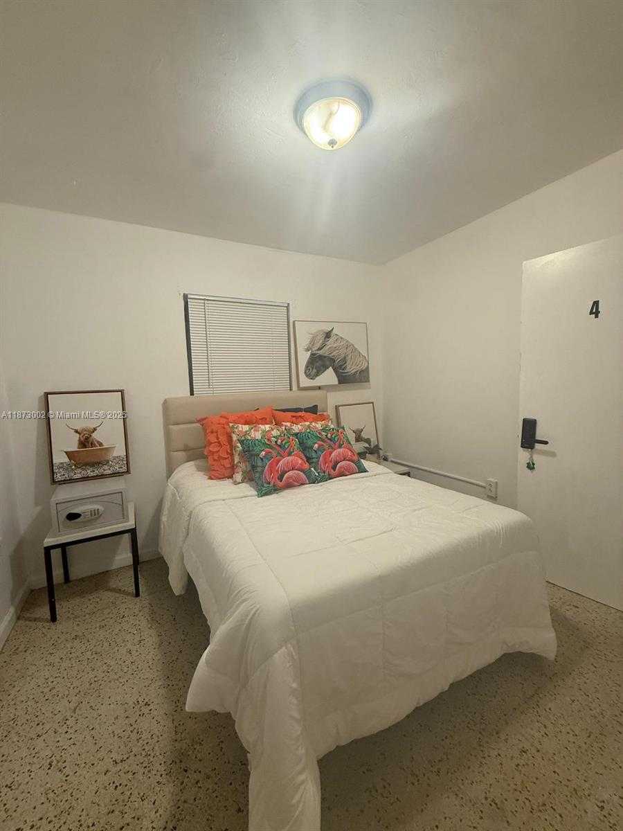 Small Image of 282 NORTH WEST 98TH ST, Miami Number 5