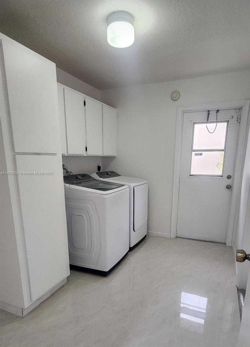 Small Image of Coral Springs Number 7