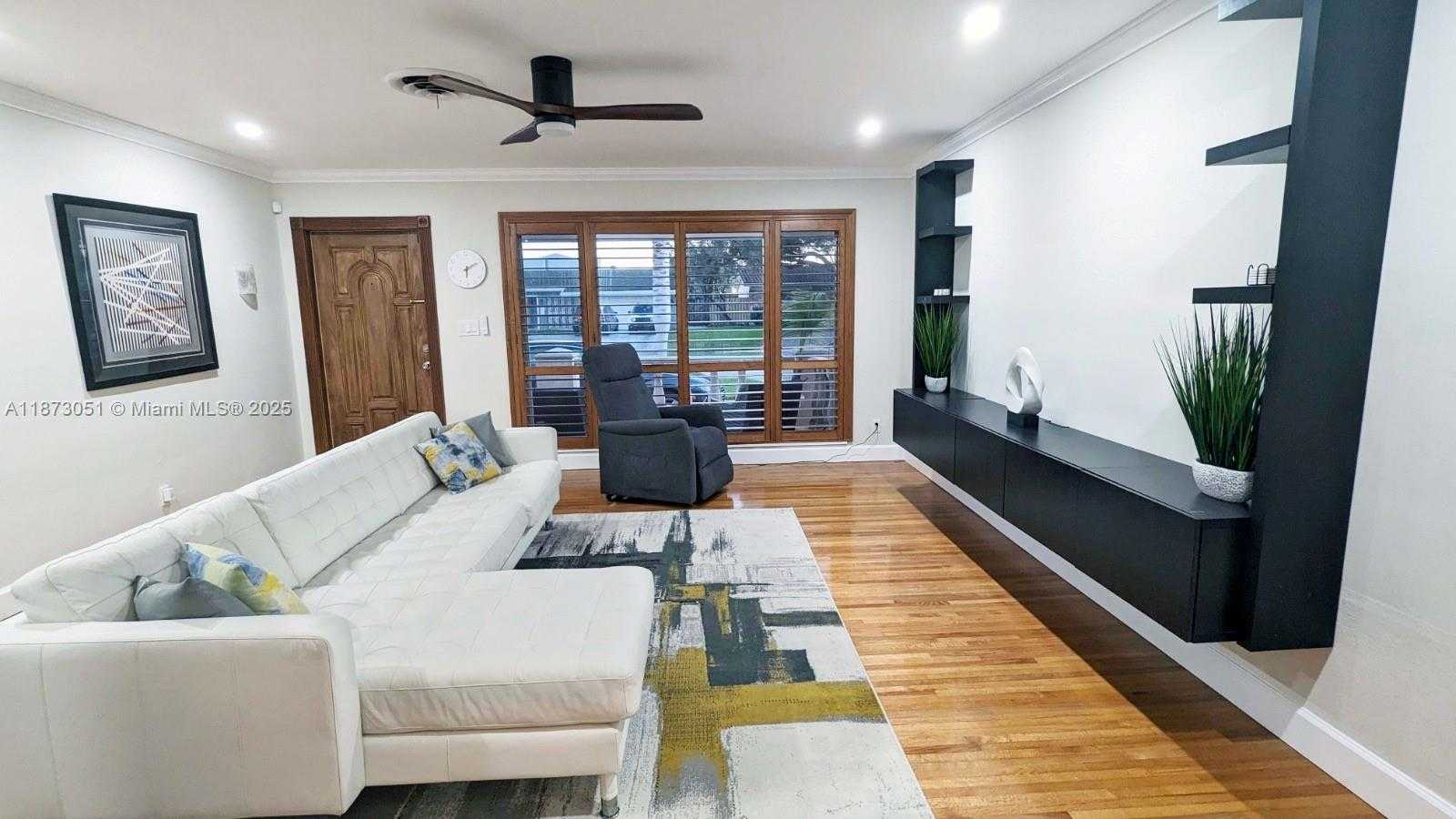 Small Image of 4027 PIERCE ST, Hollywood Number 2