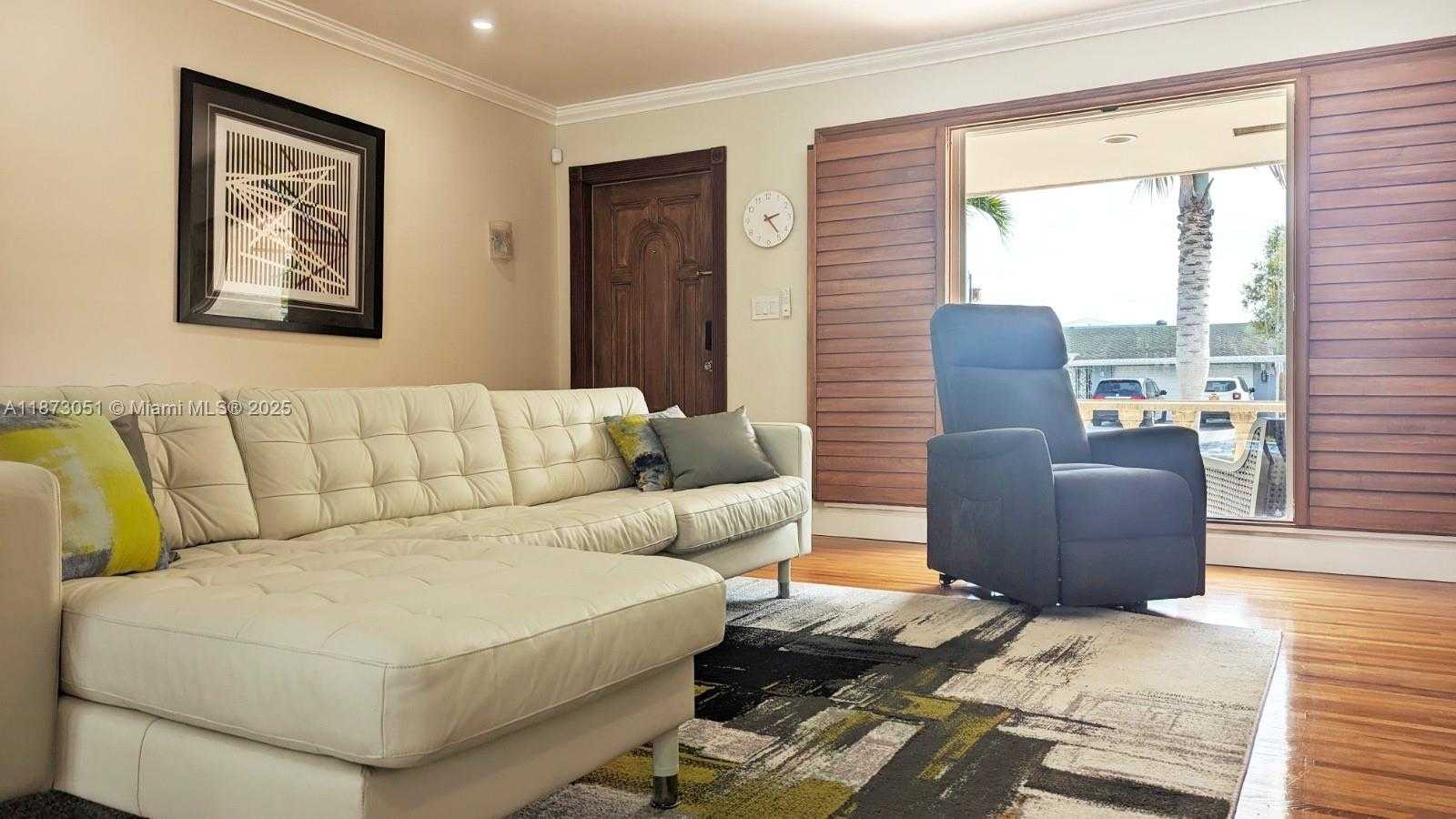 Small Image of 4027 PIERCE ST, Hollywood Number 3