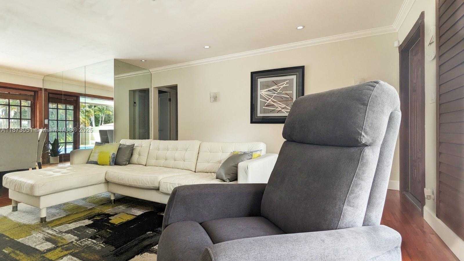Small Image of 4027 PIERCE ST, Hollywood Number 4