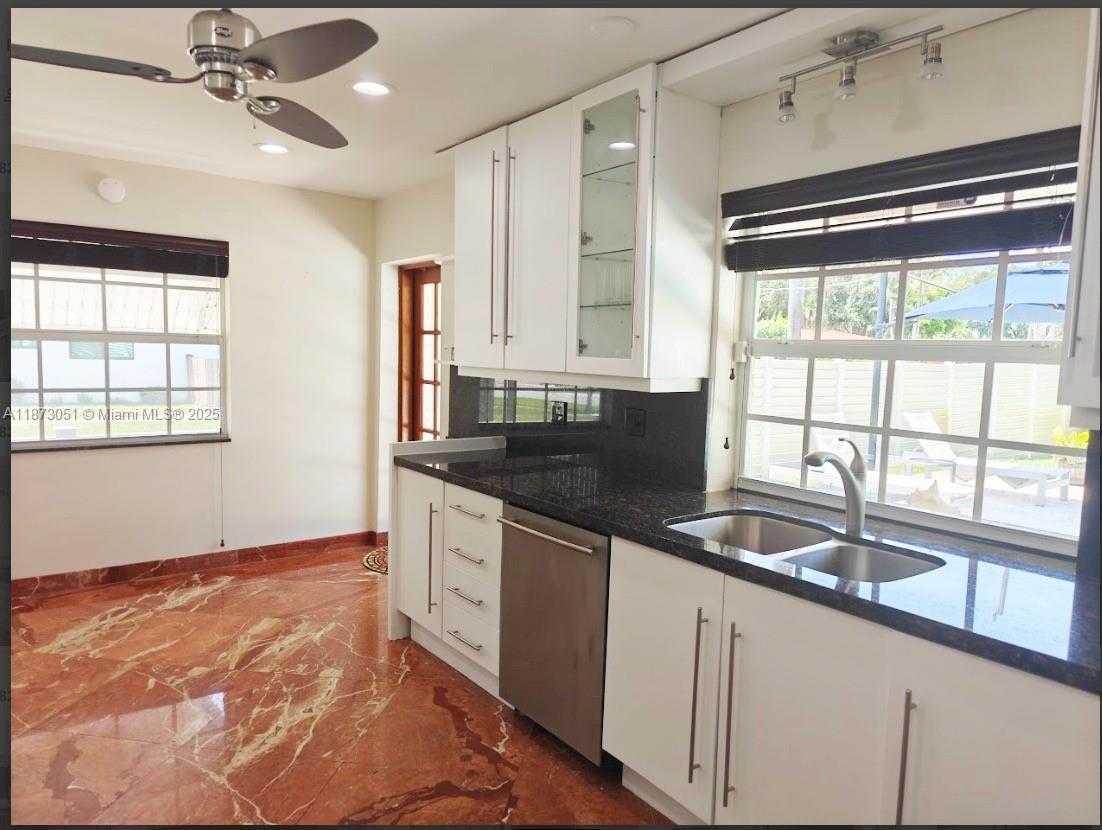 Small Image of 4027 PIERCE ST, Hollywood Number 7