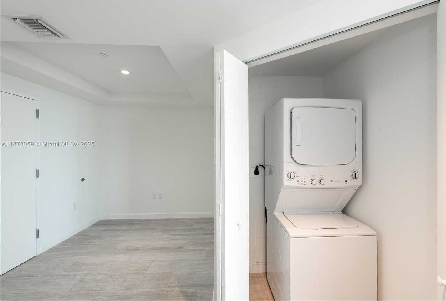 Small Image of 45 SOUTH WEST 9TH ST #3606, Miami Number 20