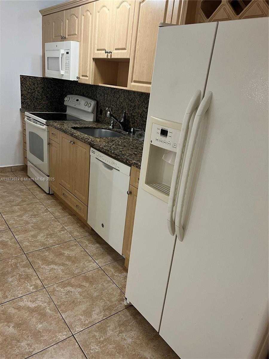 Small Image of 627 WEST 68TH ST #627, Hialeah Number 2