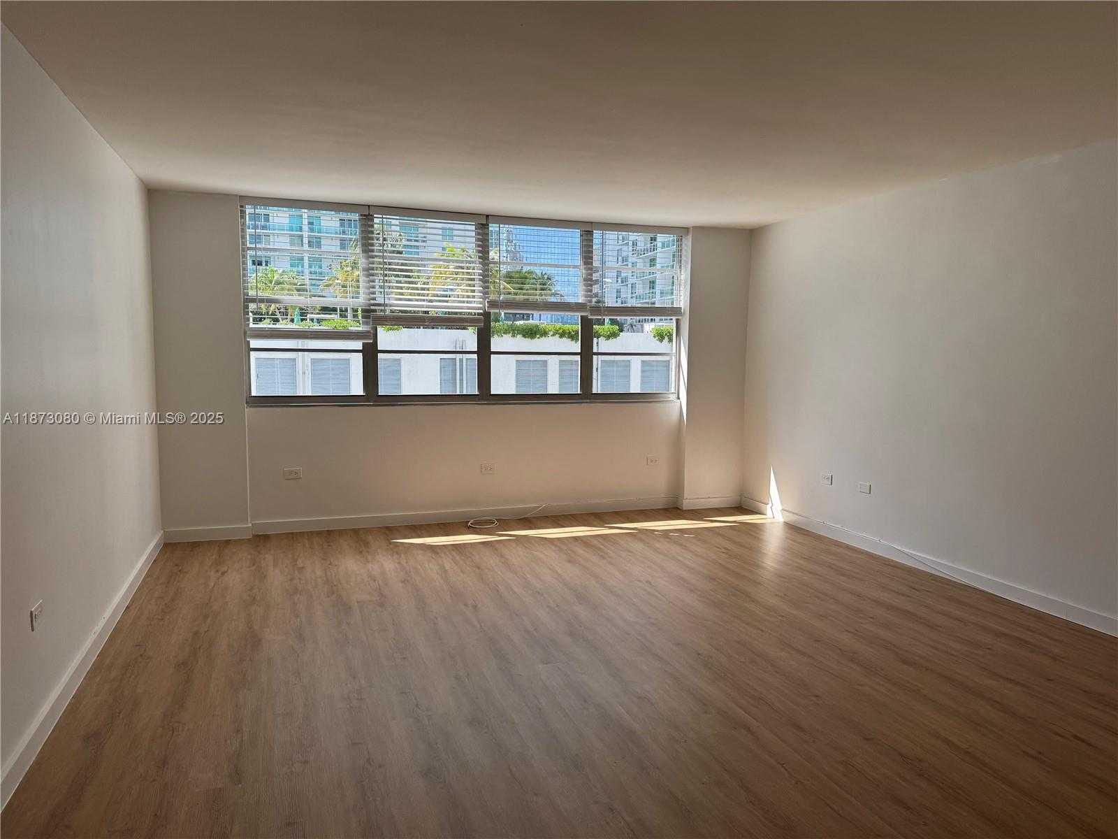 Small Image of 999 BRICKELL BAY DR #1109, Miami Number 4
