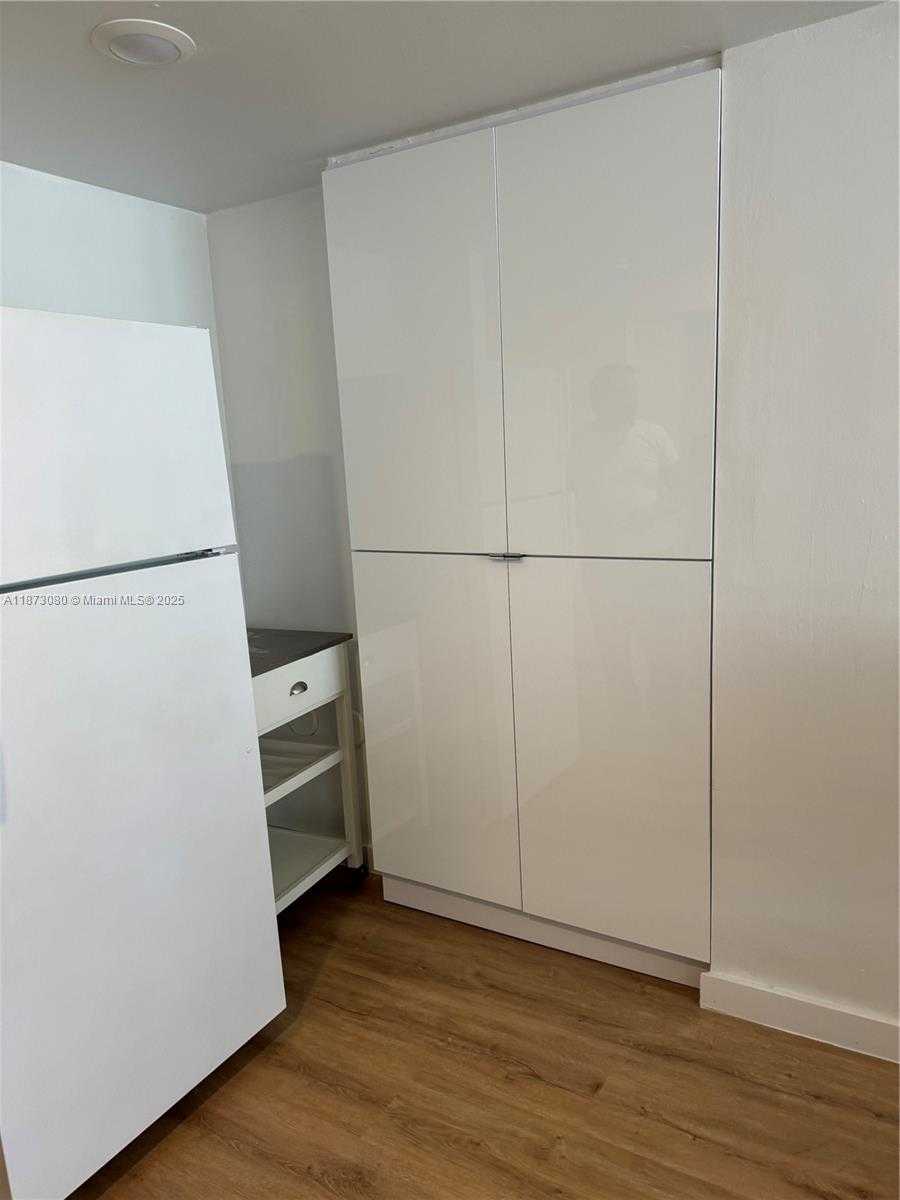 Small Image of 999 BRICKELL BAY DR #1109, Miami Number 9