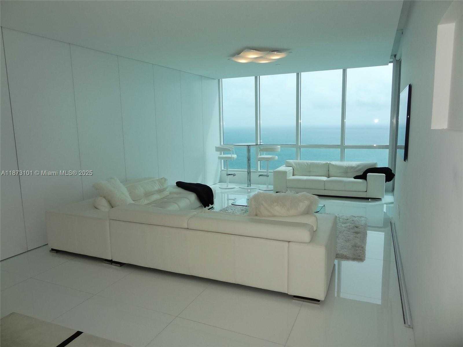 Small Image of 100 SOUTH POINTE DR #3105, Miami Beach Number 3