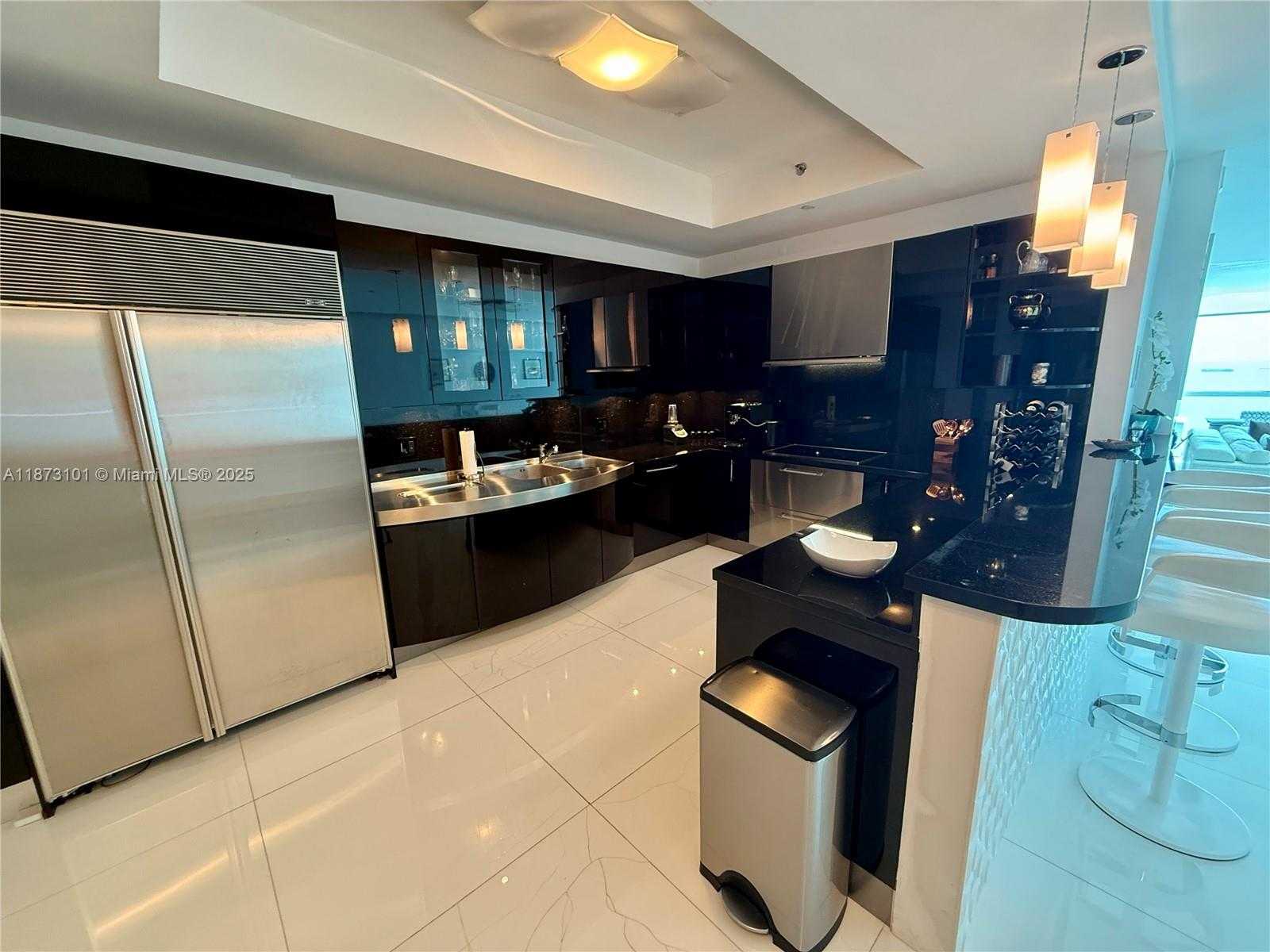 Small Image of 100 SOUTH POINTE DR #3105, Miami Beach Number 5