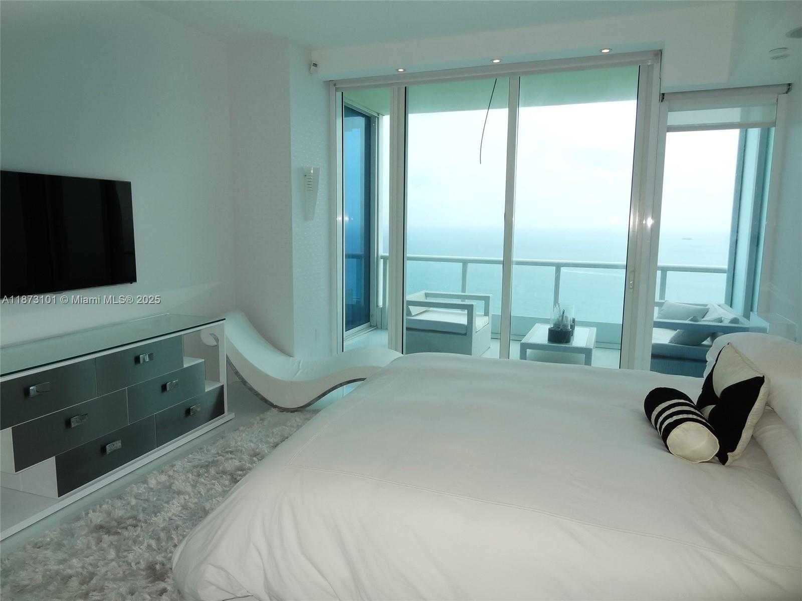 Small Image of 100 SOUTH POINTE DR #3105, Miami Beach Number 7