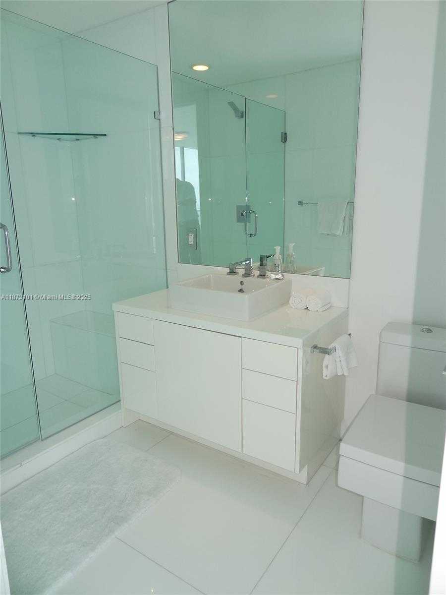 Small Image of 100 SOUTH POINTE DR #3105, Miami Beach Number 9