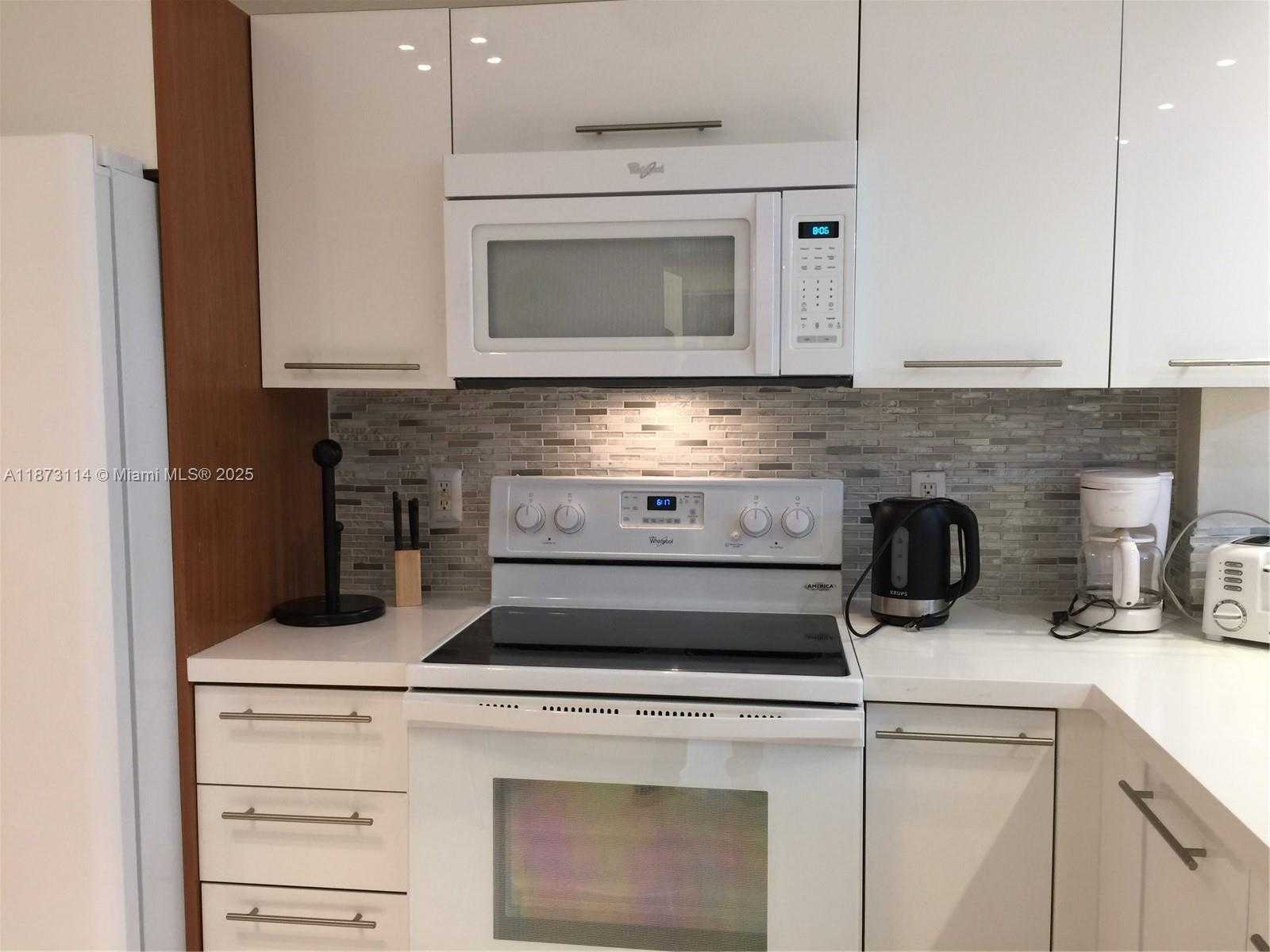 Small Image of 18100 NORTH BAY RD #809, Sunny Isles Beach Number 7