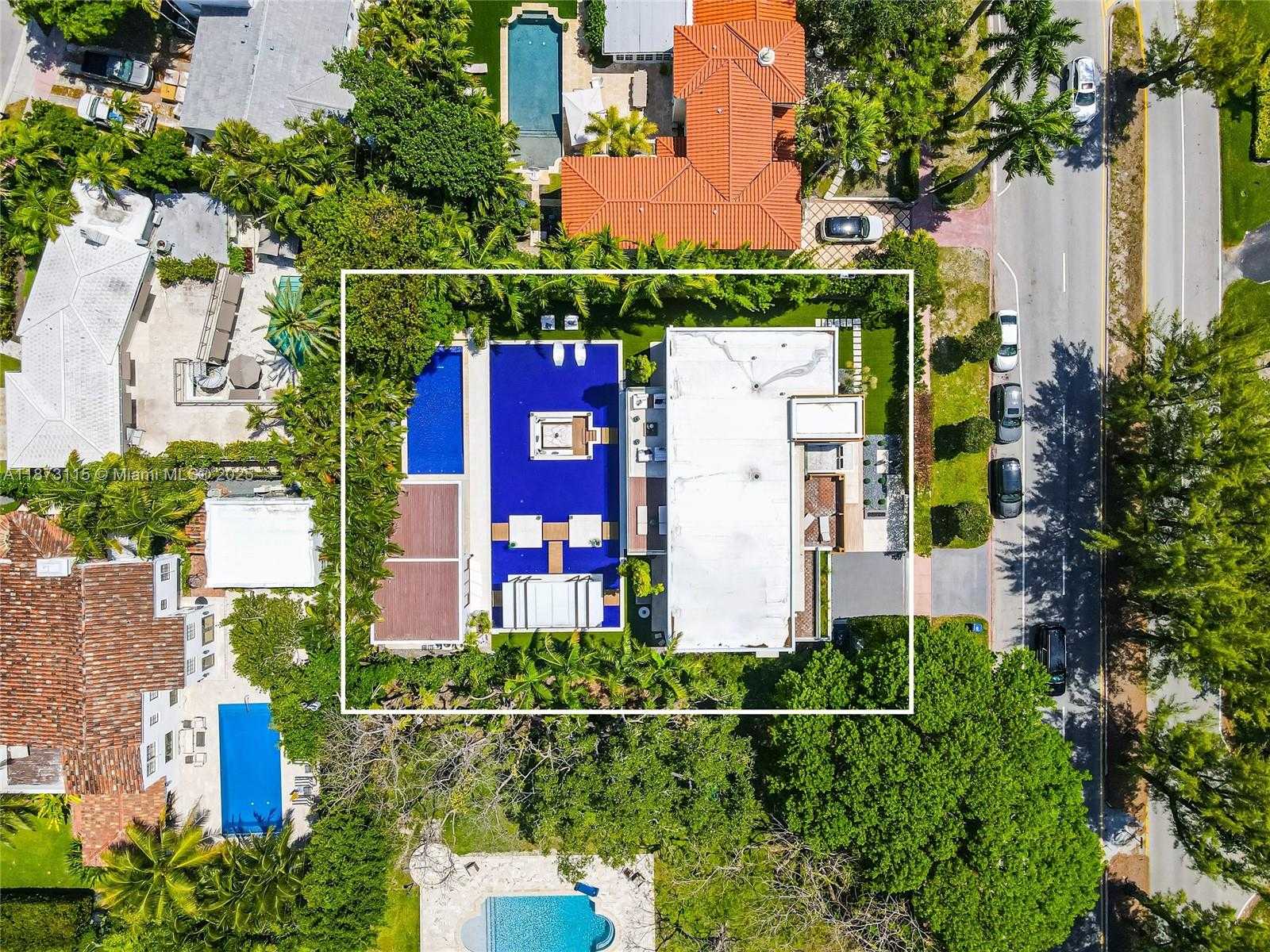 Small Image of 3009 PINE TREE DR, Miami Beach Number 11