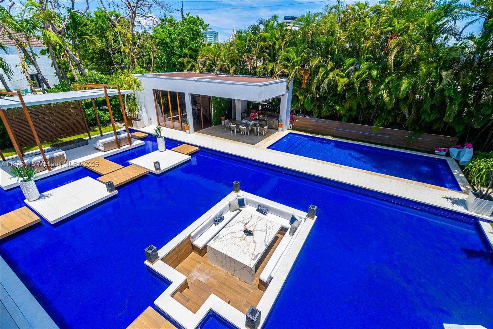 Small Image of 3009 PINE TREE DR, Miami Beach Number 17