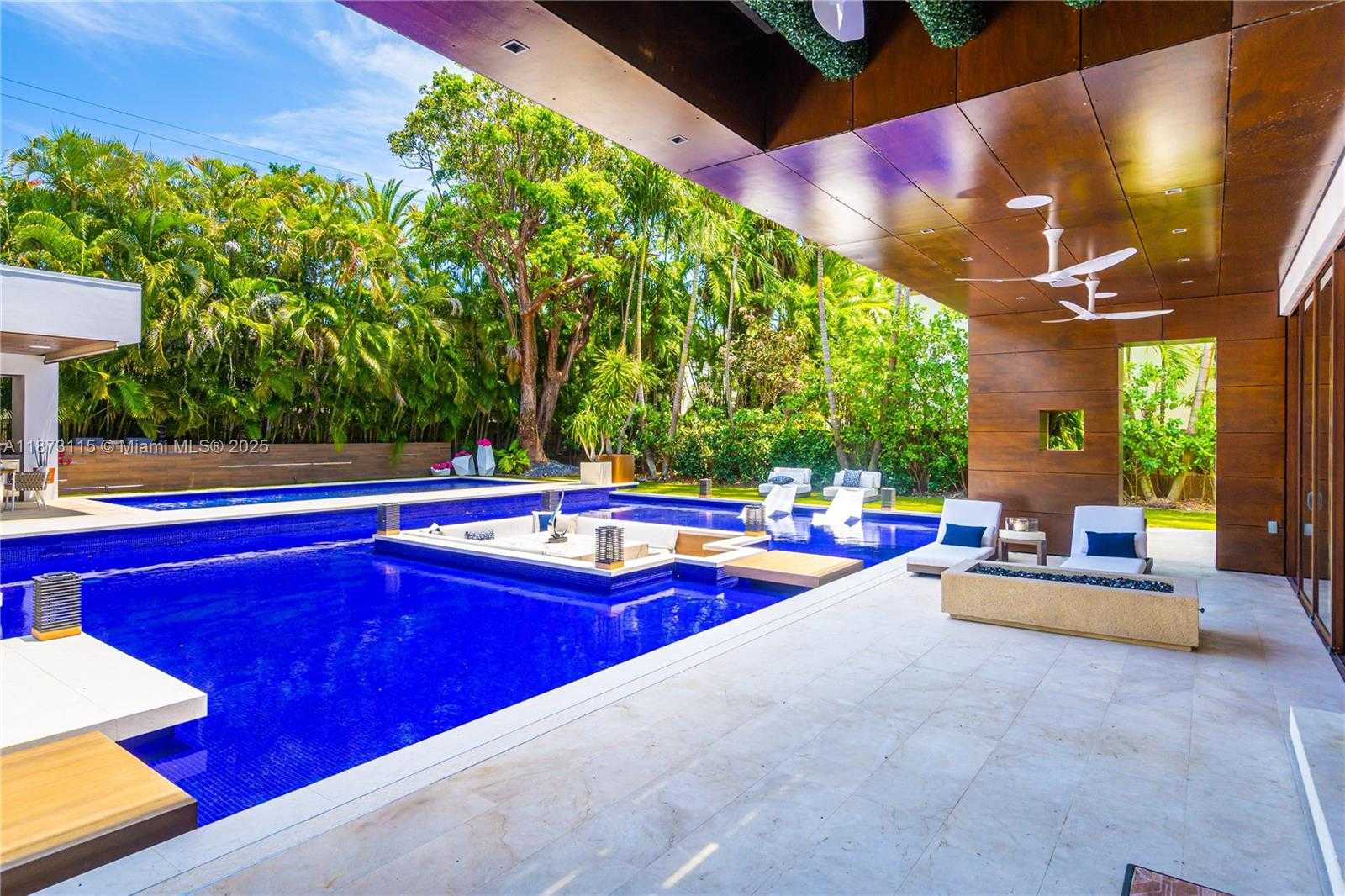 Small Image of 3009 PINE TREE DR, Miami Beach Number 22