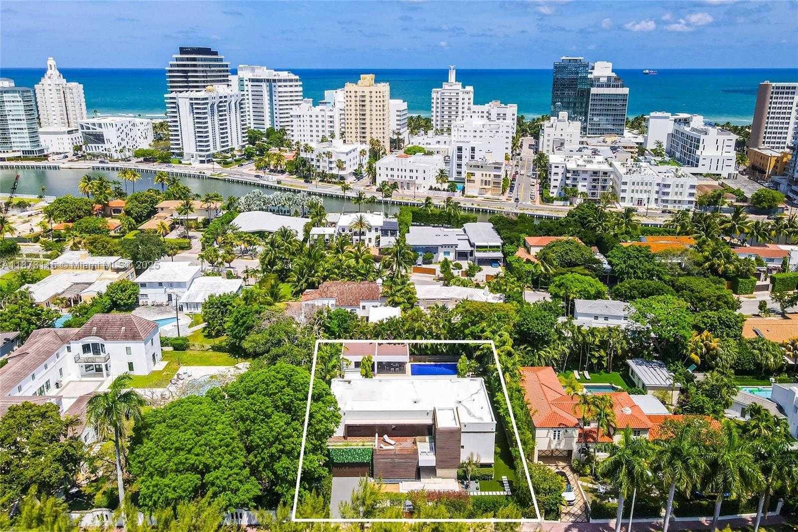 Small Image of 3009 PINE TREE DR, Miami Beach Number 3