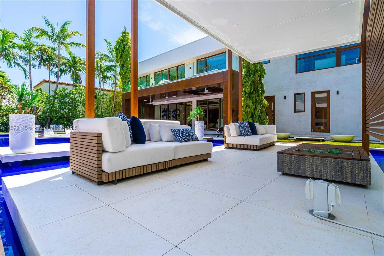 Small Image of 3009 PINE TREE DR, Miami Beach Number 31