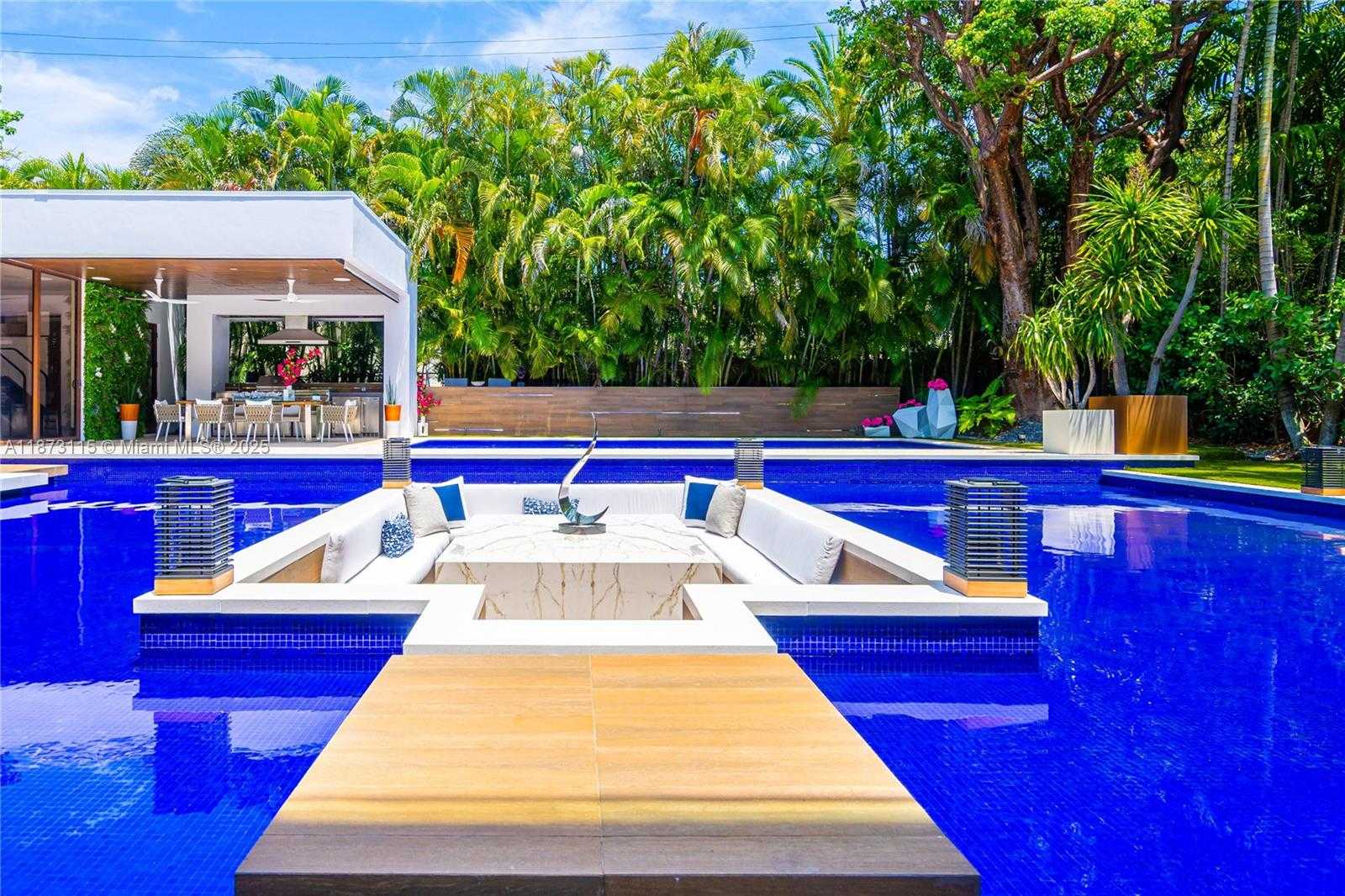 Small Image of 3009 PINE TREE DR, Miami Beach Number 33